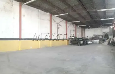 Estacionamento com galpão e com loja na dr. zuquim, com aproximadamente 700m².