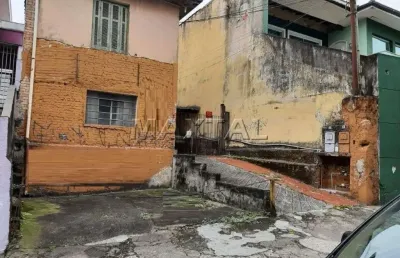 Casa á venda antiga para demolição ou reforma com 7,75 de frente e 45 metros de fundo, na água fria.