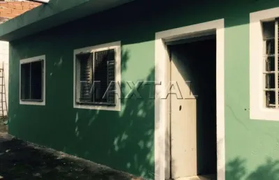 Terreno com 250m² , possui 2 casas,  2 vagas região jardim peri
