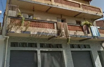 Prédio á venda de 200m², no bairro de santa teresinha. com duas casas e uma loja.