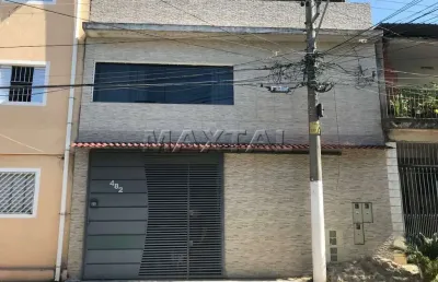 Sobrado 160m²,3 dormitórios,2 banheiros, quintal com lavanderia grande e 2 vagas de garagem