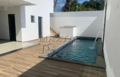 Casa à venda no tremembé, com 4 quartos, 4 suítes, 2 lavabo, 6 vagas e piscina.