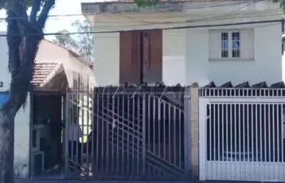 Sobrado com 92m² contendo 3 dormitórios com 1 suíte, 2 banheiros, 2 vagas. vila mazzei.