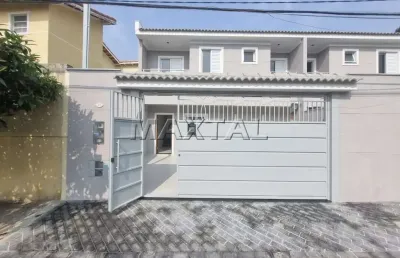 Sobrado novo com 3 dormitórios sendo 1 suite, sala cozinha banheiro lavabo 2 vagas e churrasqueira.
