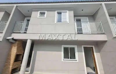 Sobrado novo com 3 dormitórios sendo 1 suíte, sala, cozinha banheiro lavabo 2 vagas e churrasqueira.
