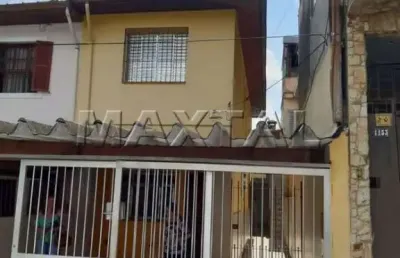 Sobrado  com 140m² de terreno e 105m² de área construída, com 2 dormitórios, 3 banheiros e 2 vagas