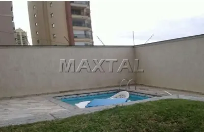 Apartamento com 3 dormitórios sendo uma suíte, sala 2 ambientes com sacada, cozinha e vaga fixa.