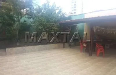Casa na parada inglesa, com 4 dormitórios, 2 salas e 6 banheiros à venda.
