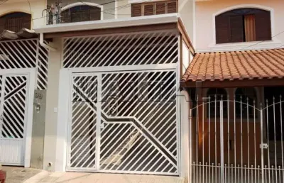 Sobrado em santana com 120m² contendo 3 dormitórios, 2 banheiros e 1 vaga coberta de garagem.