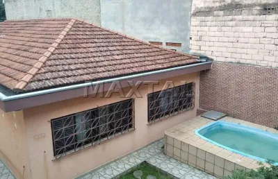 Casa com piscina à venda com 3 dormitórios, 1 suíte  400 m² terreno e 4 vagas cobertas.