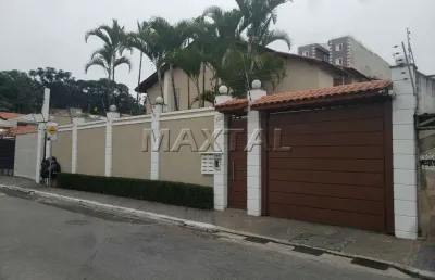 Casa em condomínio fechado, na vila mazzei, com três dormitórios, três suítes, cozinha e duas vagas.