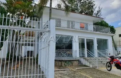 Casa comercial para locação com vários ambientes. no pacaembu de 556m²,  e 17 vagas.