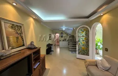 Sobrado com 3 quartos, com  1 suite, 2 vagas de garagem e edícula, próximo a braz leme.