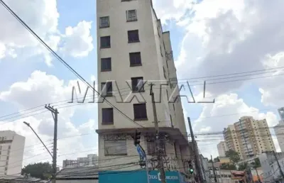 Prédio residencial com 2 lojas ao nível da rua na zona norte vende-se