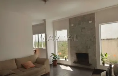 Casa térrea à venda com 1 suíte , sala, área de serviço, quintal e 2 vagas. com 103m².