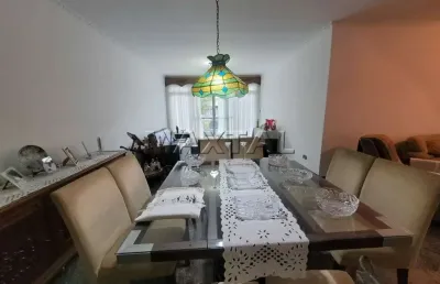 Casa térrea com 3 dormitórios, sendo 1 suíte, sala 3 ambientes e 4 vagas de garagem.
