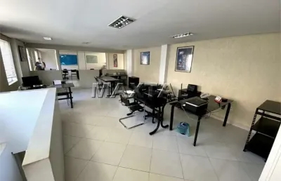 Prédio comercial para alugar, com 3 andares, 225m², na água fria, com piso frio em todos ambientes.