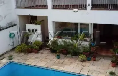 Sobrado à venda de 2 andares, 4 dormitórios. 6 vagas e piscina, no jardim frança.