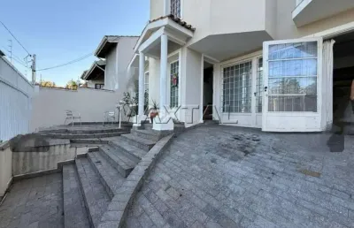 Sobrado à venda em bragança paulista, com 4 quartos,  sendo 2 suítes e 7 vagas.