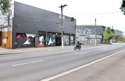 Galpão para locação de 1.600m² no bom retiro, em avenida movimentada.