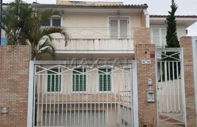 Sobrado de 300m², 3 quartos, 1 banheiro, sala, cozinha, lavabo, 2 vagas e edícula.