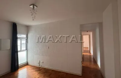 Apartamento para locação na braz leme, andar baixo, de 60m² e com 2 dormitórios e 1 vaga livre.
