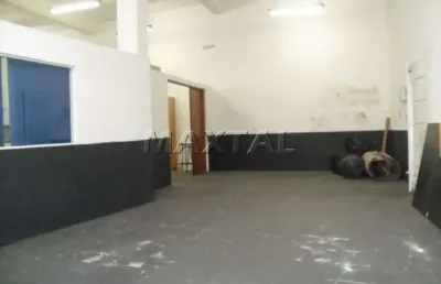 Prédio com 900 metros de área, piso porcelanato,12 banheiros ,vagas para 6 carros