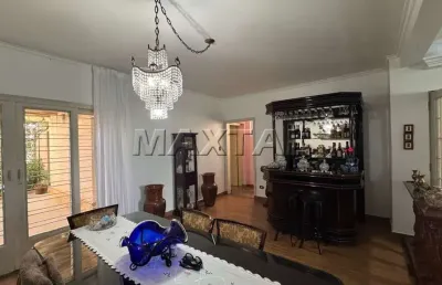 Sobrado à venda de 192m², com 4 dormitórios, 1 suíte e 3 banheiros, na santa teresinha.