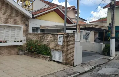 Casa térrea de vila com 2 dormitórios e 2 vagas totalmente reformado, na região da brás leme.