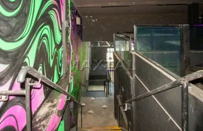 Ponto comercial de 250m² e 2 banheiros para alugar, 200 metro do metrô parada inglesa.