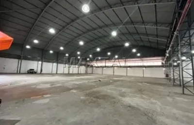 Galpão totalmente reformado com 2.600m² e 10 vagas de garagem, na região do jaçanã.