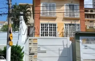 Sobrado à venda de 227m² no jardim frança com  lareira, 3 suítes e 5 vagas de garagem.