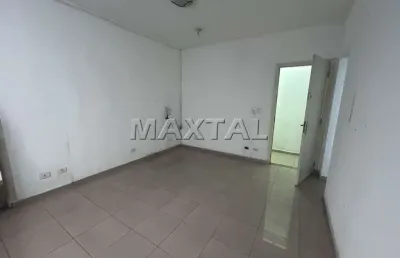 Prédio comercial de 220m² para alugar em santana, com 6 salas e  4 banheiros.