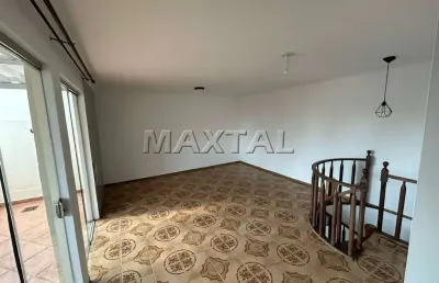 Cobertura iluminada para locação, de 130m², com 2 dormitórios e 2 vagas, em santana.