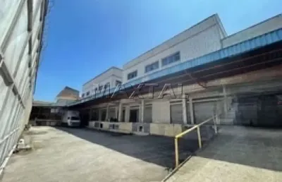 Galpão com 3.600m² na região da casa verde, estacionamento para caminhões e  dois amplos salões .