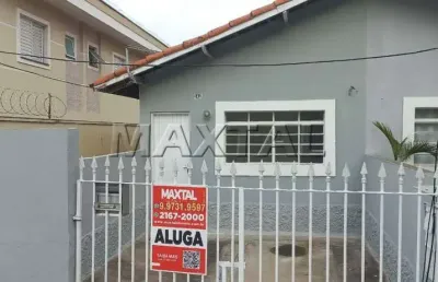 Casa para alugar independente, 02 quartos, sala, cozinha, banheiro, lavanderia e garagem e 01 vaga.