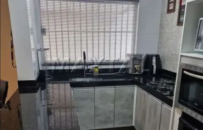 Casa à venda de 48m², com 2 dormitórios e 1 vaga de garagem, na vila gustavo.