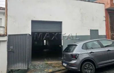 Galpão para locação de 240m², com 2 banheiros, na vila medeiros.