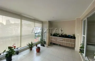 Apartamento de 93m², com 2 quartos,  sendo ambos suítes, 2 vagas e varanda, em santana.