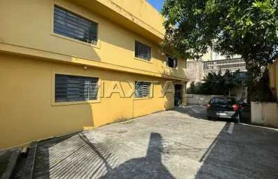 Galpão para locação de 800m², com 3 banheiros, no bairro da vila amália.