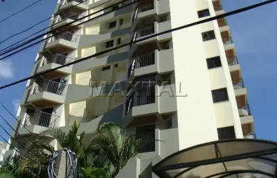 Apartamento com 3 dormitórios, sala, cozinha , 2 banheiros, sacada e 4 vagas de garagem.