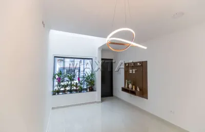 Sobrado à venda de 140m², com 3 quartos, sendo 3 suítes e 2 vagas, na vila isolina mazzei.