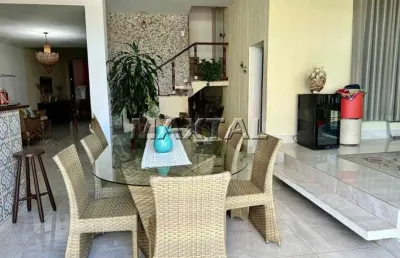 Casa de condomínio, 3 suítes, 4 banheiros e 6 vagas, no bairro de  santana.