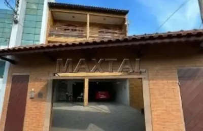 Sobrado com 3 suítes, 3 vagas cobertas e localização privilegiada ao lado da av. joaquina ramalho