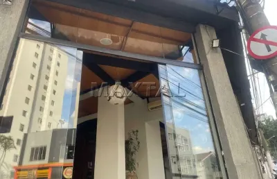 Salão comercial para locação de 212m², com 2 banheiros, em santana, próximo ao metrô.