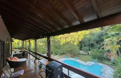 Casa em condomínio para alugar, de 511m², com 3 dormitórios, na serra da cantareira.