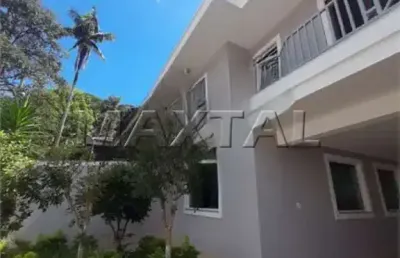 Sobrado de 224m², com 4 quartos sendo 3 suítes e 4 vagas, na vila albertina.