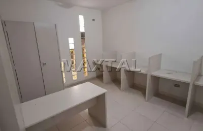 Sala comercial com 60m², toda em piso frio, 2 salas amplas, 3 banheiros, copa cozinha e terraço
