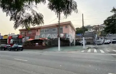 Prédio comercial com 408m² ,1 salão no terreo,2 andar com 4 salas, 5 banheiros e 5 vagas ,