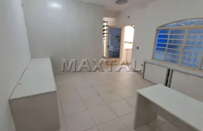 Casa comercial com 120m² de área útil, em 3 andares, são 4 salas amplas, 5 banheiros, copa cozinhas.